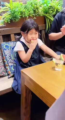 Đi ăn buffet với bame 😆 #cute #cutebaby #瑶一瑶小肉包 #yaoyiyao #babylove 