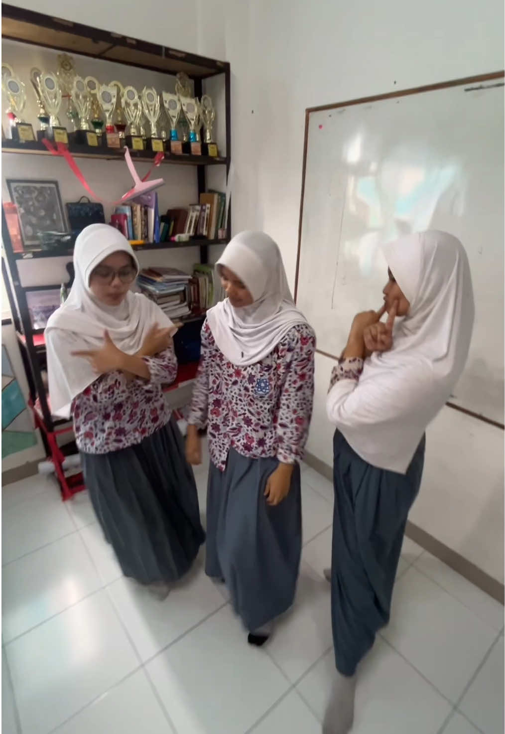 Haloo kawan kawan semua, sekolah kami SMA NAMIRA lagi ngadain event nih. Kira kira ada yang mau join ngga yaa? Harus ada dongg yakali nggaa.  ✨NAMIRA TALENT COMPETITION✨ 📅 Tanggal: 14-16 Oktober 2025 📍 Tempat: Sekolah Namira 🎯 Peserta: Terbuka untuk SD, SMP, dan SMA/SMK sederajat Kenapa harus ikut NTC 4? ✅ Total Hadiah Jutaan Rupiah!! ✅ Sertifikat + pengalaman berharga For more information: Instagram: @ntc4__ Tiktok: @NTC 4  Jangan sampai ketinggalan, sebentar lagi lohhh. Ayo daftarkan tim atau sekolah kalian sekarang juga yaa! Let’s shine your talent at NTC 4 🌟 #fyp #kelaspojoksgd #lomba #olimpiade #xybca 