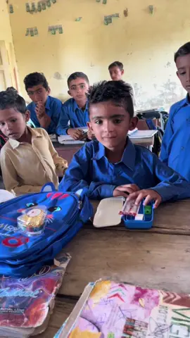 Gift 🎁 For Munawar🫀🤍🥳#unfrezzmyaccount #repost #Muradkhan #follow #fyp #viral #education #trickshot #Teacher #GBPS_Qasim_Mari #Sindh #trendingboy📖😇 #Reading #📌🤍✍️ 