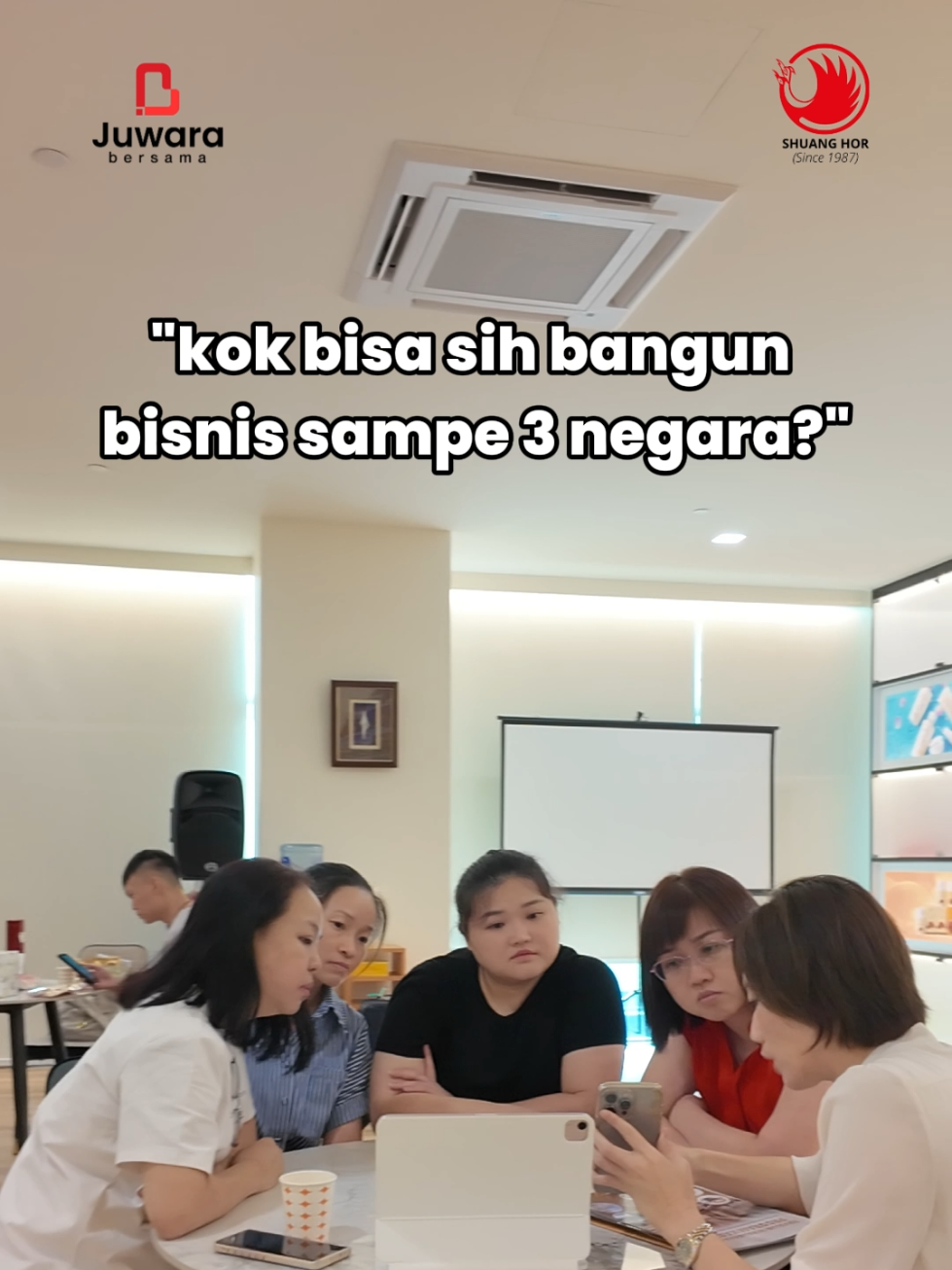 ✨ *_Personal Branding lewat Short Video  untuk Bisnis Emang Ngaruh_* ? *Ngaruh Banget* 😍 Mau dikenal banyak orang dan sekaligus kembangin peluang bisnis kamu? ☕ Kunci utamanya ada di *personal branding cukup dengan video pendek* Kita akan bahas bersama : 🎤 Host: *Hazya*  🎤 Speaker: *Faaiz Ash Shidiq* – _Editor Video Profesional dengan 7 tahun pengalaman di Juwara Bersama_ 📌 Topik: *Bagaimana Cara Melakukan Personal Branding dengan Short Video* 🗓️ Jumat, 26 September 2025 ⏰ 20.00 – 21.00 WIB 📍 Live di semua channel Juwara Bersama 🔥 Jangan lupa, kita juga akan *bongkar bisnis apa sih yang bisa dikembangkan cuma dengan modal Video Pendek* , tenang aja bisnis ini cuma modal *segelas kopi* tetapi sudah mempunyai sistem yang kuat karena sudah bertahan selama *38 tahun* 👀 👉 Yuk siapkan waktu, catat tanggalnya, dan ajak teman-temanmu untuk ikut belajar bareng!. Komen dong siapa aja yang gak sabar nonton Live Juwara Bersama 🤔🤗 #foryoupage #xyzabc #juwarabersama #fyp #explore 