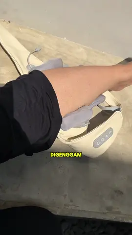 Alat pijat leher otomatis yang pijatan nya enakk banget #alatpijat #pijatleher #pijatbahu #fyp 