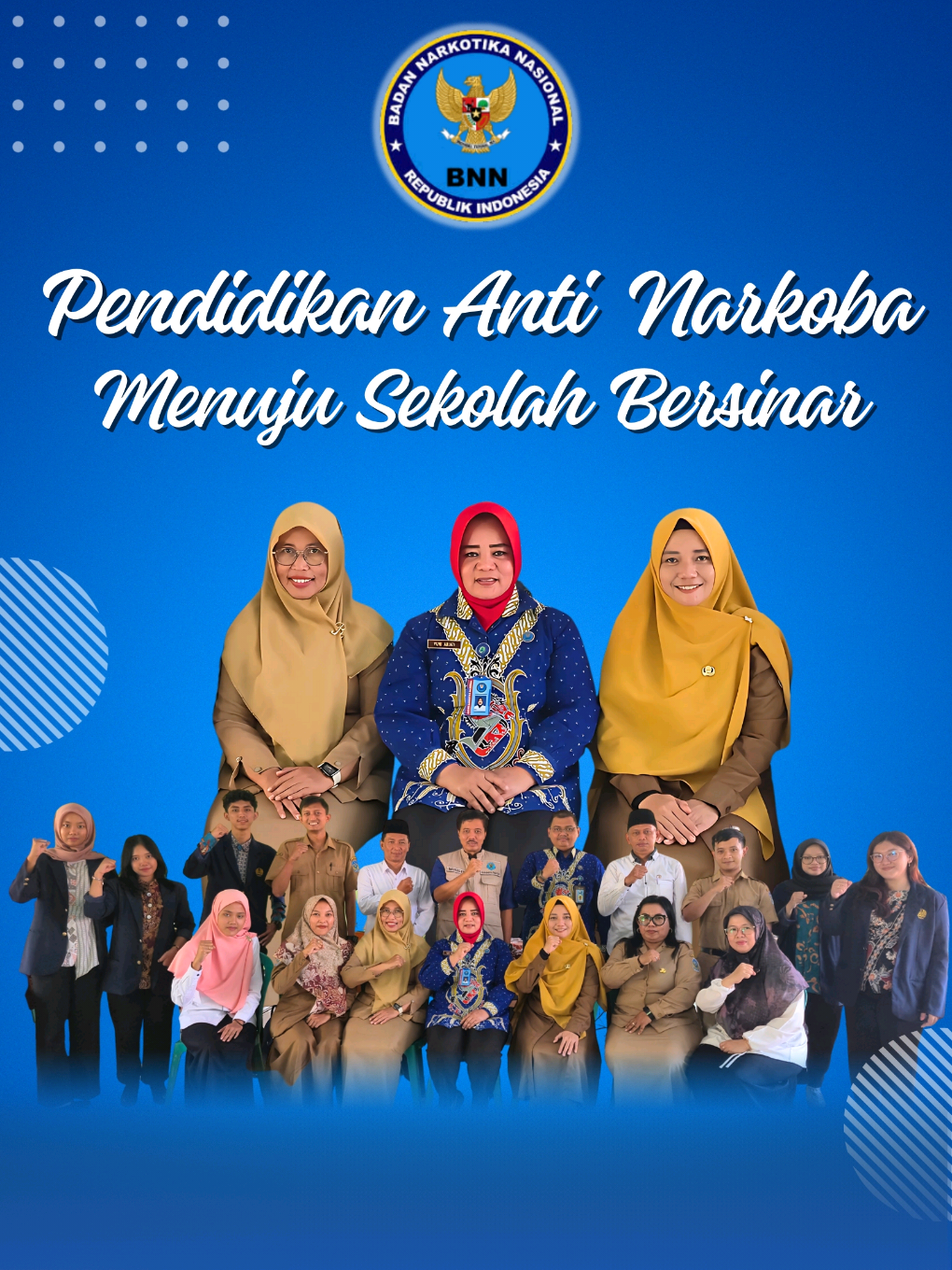 Kegiatan pembekalan pendidik sebaya anti narkotika di SMPN 1 Sawahan menghadirkan Wakil Kepala Bidang Kesiswaan dan Guru BK dari SMP sederajat se-Kabupaten Nganjuk. Agenda ini dilaksanakan sebagai implementasi Program Remaja Teman Sebaya (RTS) mengacu pada Juknis RTS 2025 dengan menggunakan modul SIGAB 2.0. Melalui pembekalan ini, peserta memperoleh pemahaman komprehensif mengenai strategi pencegahan narkoba, peningkatan ketahanan diri remaja, serta penguatan peran guru dalam pendampingan fasilitator sebaya. Diharapkan, setiap peserta mampu menyusun rencana tindak lanjut di sekolah masing-masing, mengedukasi minimal 30 siswa, serta menjadi motor penggerak terciptanya sekolah bersih narkoba ✨ #bnnri #bnnpjatim #bnnknganjuk #warondrugsforhumanity 