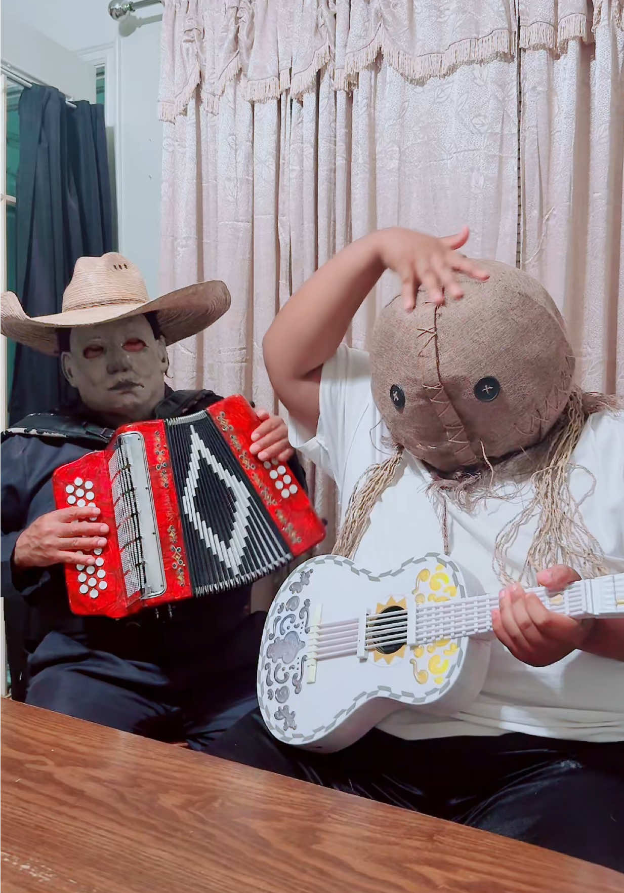 Se pasa el Sam 😂😂😂 #mexicanmichaelmyers #samelnaranjito #finefinefineverygoodverygood #chiste #cancion 