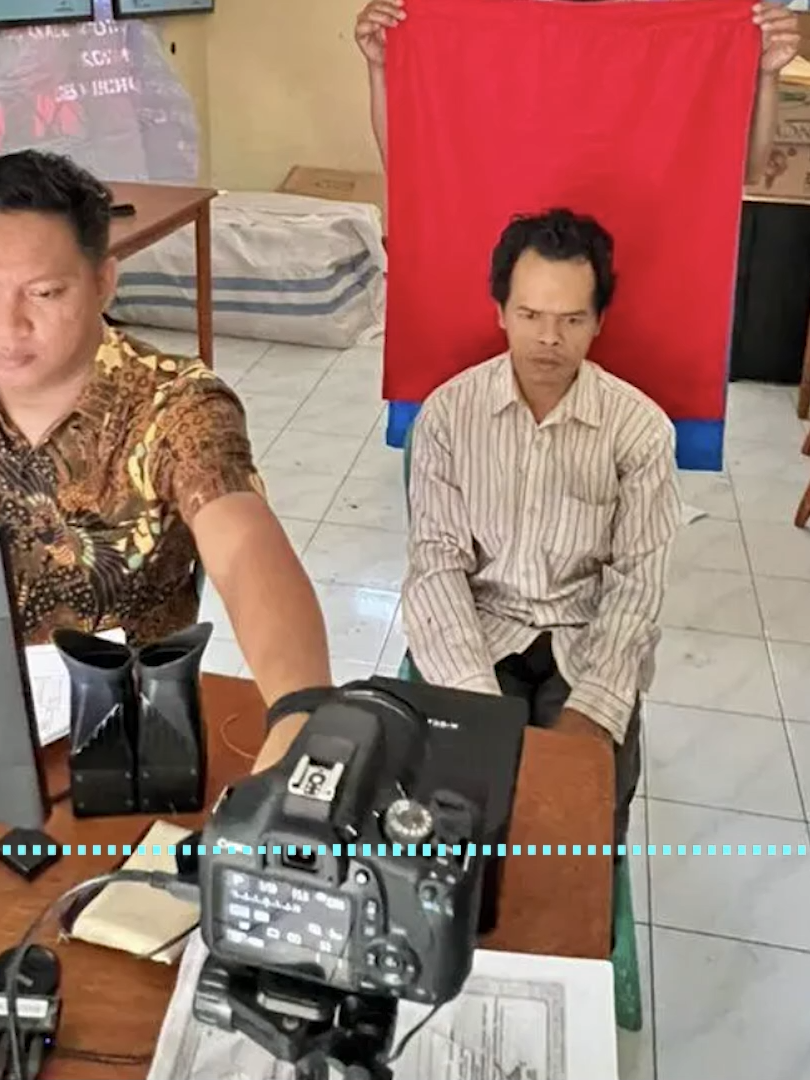 Hari pertama pembukaan layanan kependudukan di Kecamatan Borobudur mendapat sambutan antusias dari masyarakat. Kegiatan ini dikelar bersamaan dengan penyelenggaraan Ruang Aspirasi Bupati Magelang beserta Forkopimda yang berlangsung di Aula Kecamatan Perobudur pada selasa 23 September 2025. Layanan kependudukan ini menjadi langkah awal mendekatkan pelayanan administrasi kependudukan kepada warga. Selama ini masyarakat harus mendatangi kantor di Sduk Capil Kabupaten Magelang, untuk mengurus dokumen kependudukan. Dengan hadirnya layanan di tingkat kecamatan, diharapkan kebutuhan administrasi warga bisa lebih cepat terpenuhi. #radiofastfmmagelang #magelang #berita