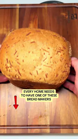 Just set it and forget it. It doesn’t get easier then this #freshbread #homebaking #breadmaker #breadrecipe #breadtok 