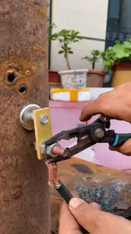 A great helper for welders: magnetic bonding tool #strongmagneticbonding #hardwaretools