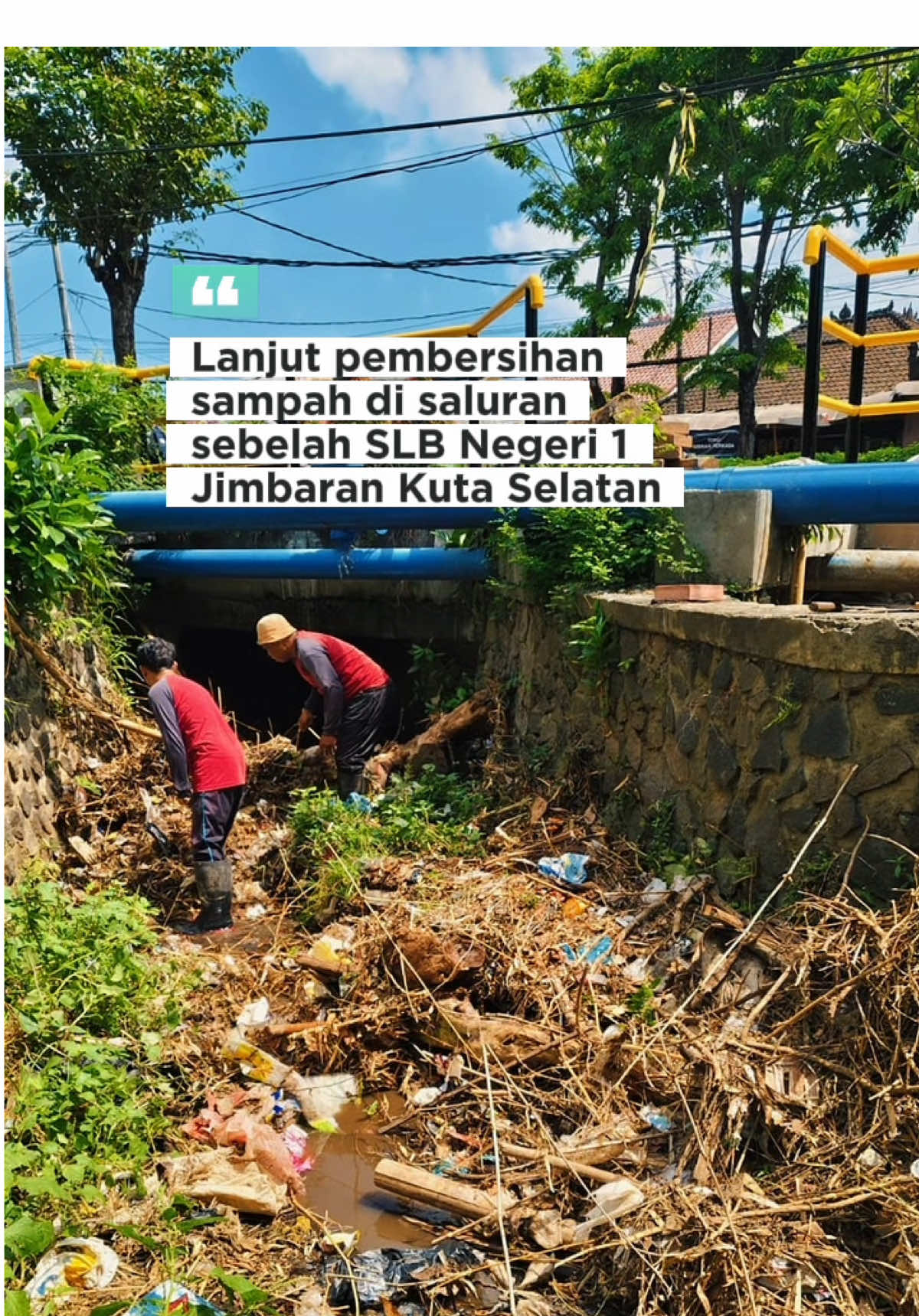 Lanjut proses pembersihan sampah di saluran sebelah SLB Negeri 1 Jimbaran Kuta Selatan oleh tim @dpuprbadungofficial  . #adicipta #adiarnawa #badungkreatif #badungproduktif #kontakbupati    