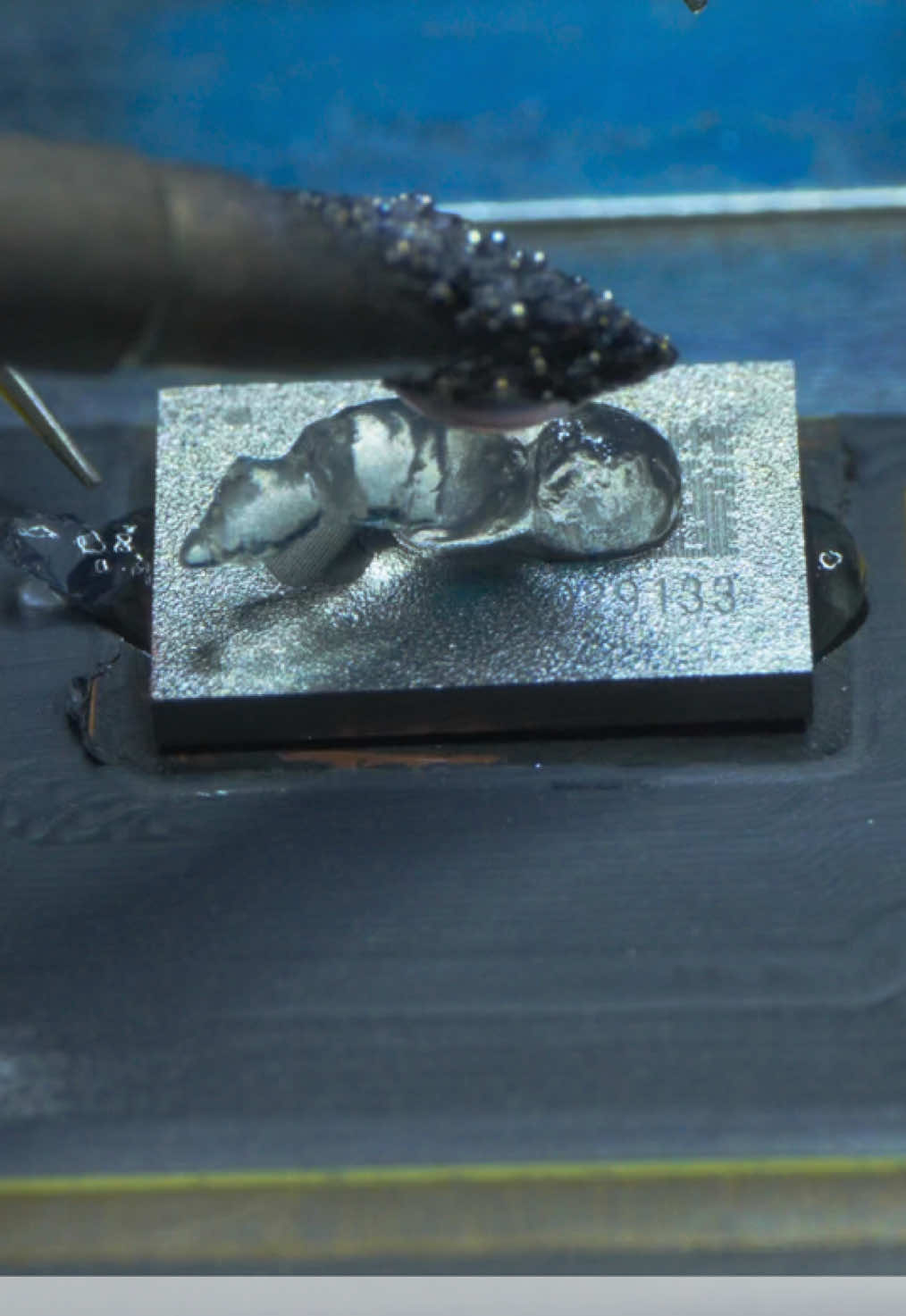 safe way solder touch screen IC to fix unknown part with soldering iron #asmr #macro #repair #soldering #microscope 