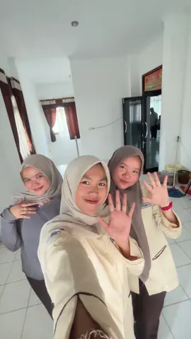 Mahasiswa petatang peteteng bertiga nii yudisium dulu ya🫰🏼 #fyppppppppppppppppppppppp #masukfyp #beranda #yudisium #poltekkeskemenkes 📍Jambi @roh. @cuyy23 