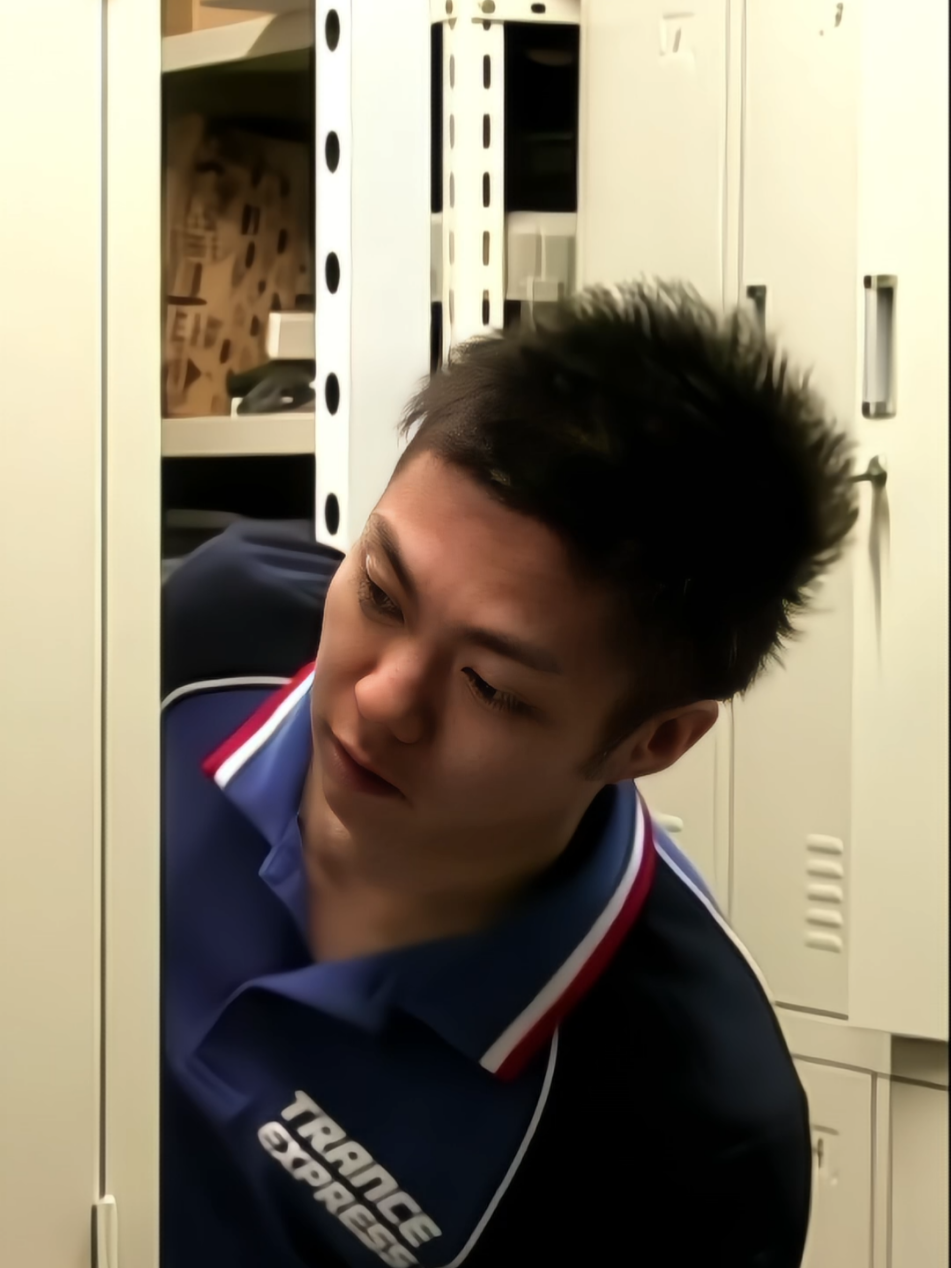 Gara-gara asal nyelonong aja masuk ruangan gak ketuk pintu dulu, malah jadi berasa salah tingkah sendiri kan. Mau pergi tapi penasaran. 🤭 #bl #boyslove #dramabl #bromance #439 