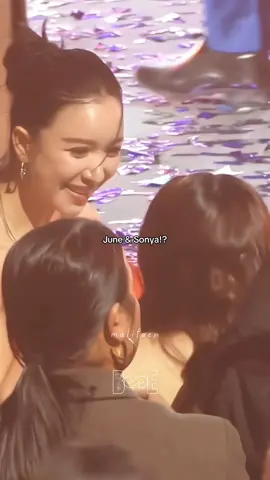 The only crumbs i’m in for 😭😭 thank you so much for the one who captured it 🤍@Junenannirin @sonya #fyp #foryou #junenannirin #sonyasaranphat #yentertainawards2025 