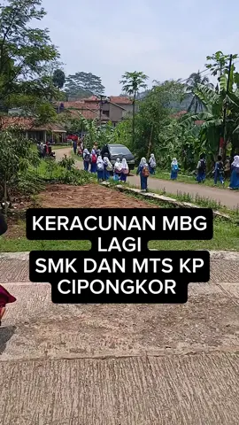 Update terkini dari Bandung Barat! 📍 Sejumlah siswa di Cipongkor, termasuk dari SMK Karya Perjuangan, mengalami gejala keracunan setelah mengonsumsi paket makanan MBG. Tim medis sudah turun tangan, semoga semua cepat pulih 🙏 Tetap jaga kesehatan ya, teman-teman! 💪 #UpdateTerkini #InfoBandungBarat #SMKKaryaPerjuangan   #KesehatanPelajar #BeritaHariIni     