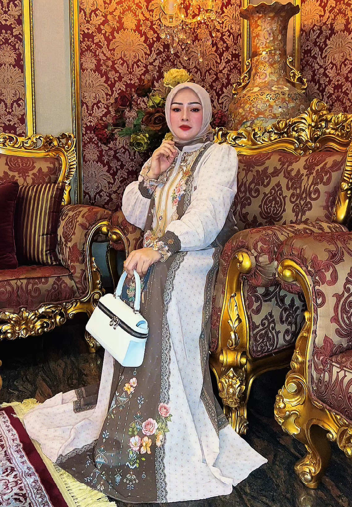 gimana series baru gamis dg kemewahannya ini bunda sayang? order gamisnya langsung ke admin di bio ya bun #gamis #gamisviral #gamissultan #reseller #grosir #thamrincity #tanahabang 