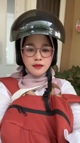 Pakai helm ya gess… dimanapun… ga usah ada polisi dulu.. karena helm itu untuk melindungi kepala kita. #edukasi #edukasitiktok #helm #polisi #lalulintas #fyp 