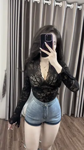 Nếu anh thích một người thú vị  Thì em đây là một ví dụ 😚 #xh #xhtiktok #outfit #fyp 