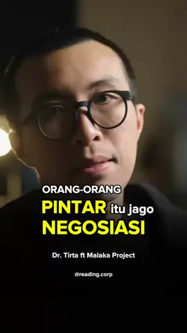 Negosiasi bukan cuma soal tawar menawar harga namun tentang memudahkan jalan anda dalam aktivitas sehari-hari, pelajari ilmunya dalam buku Never Split The Difference #neversplitthedifference #negosiasi #rekomendasibuku 