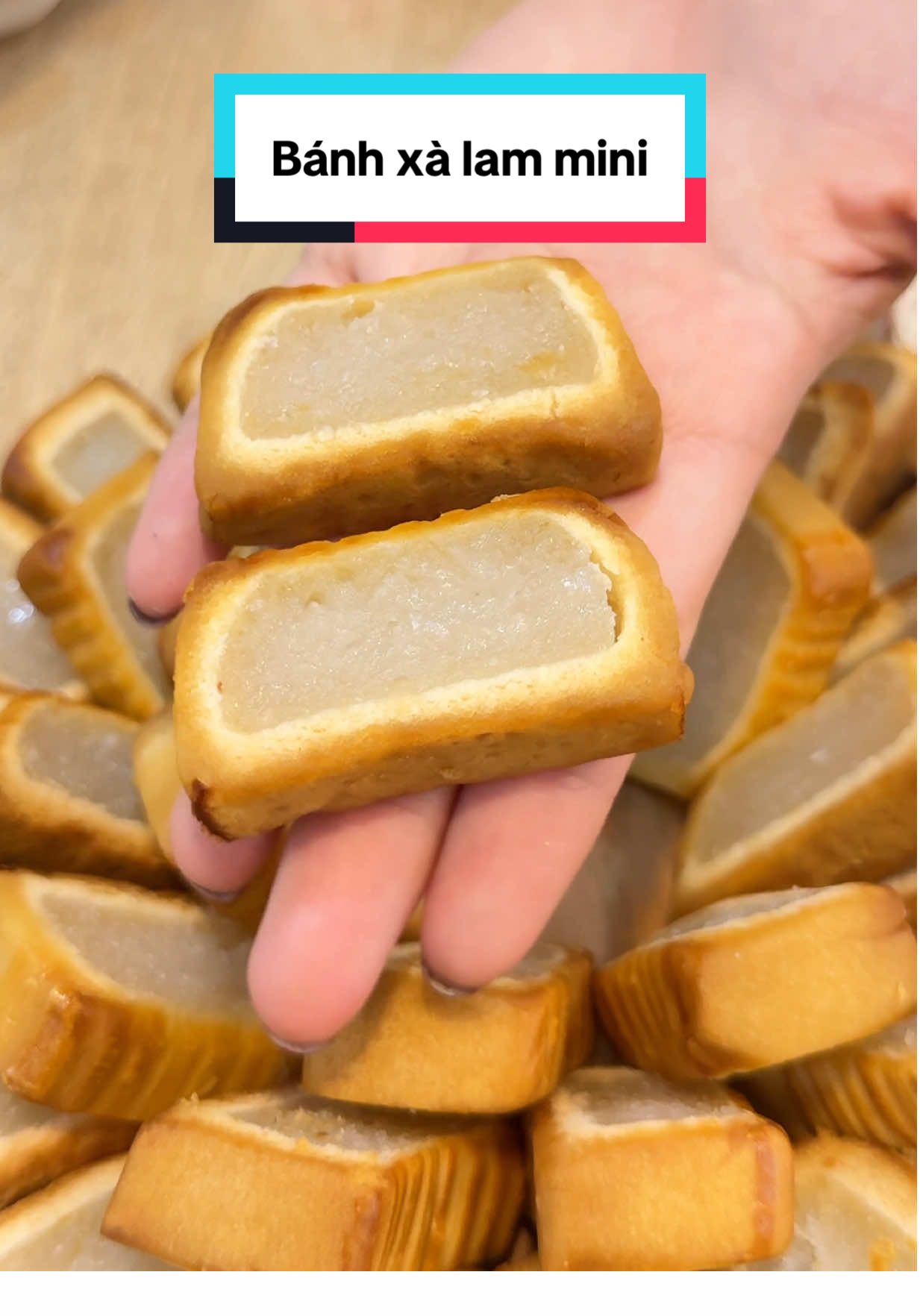 Bánh xà lam mini nhân dừa non cũng thơm ngon lắm đó #meberyne #review #banhxalammini #banhxalam #LearnOnTikTok 