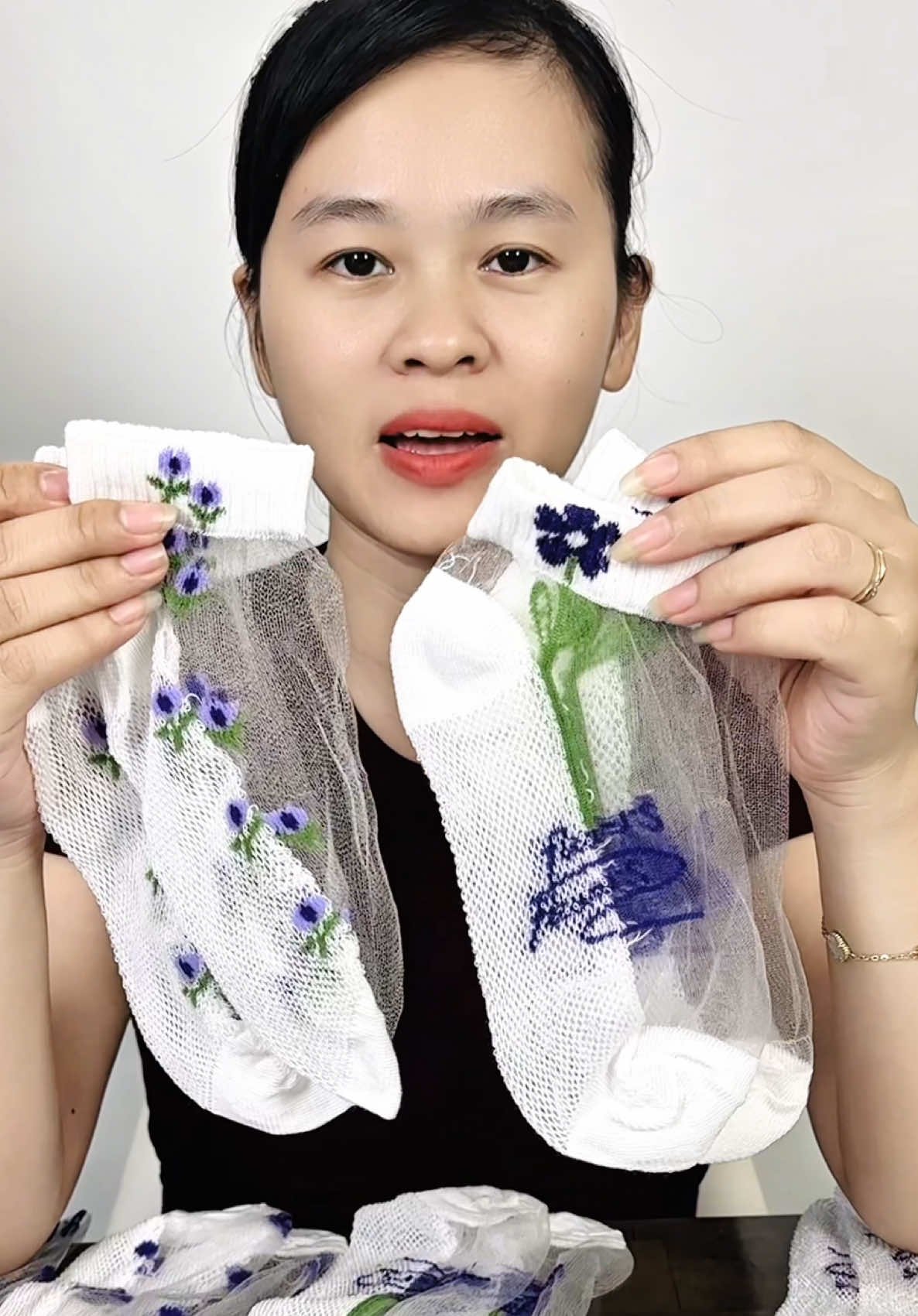 Lướt tiktok săn được mấy đôi tất hoa lưới xinh yêu quá #xuhuong #tatren #tat #tatluoi  @Mai Anh Nguyễn 
