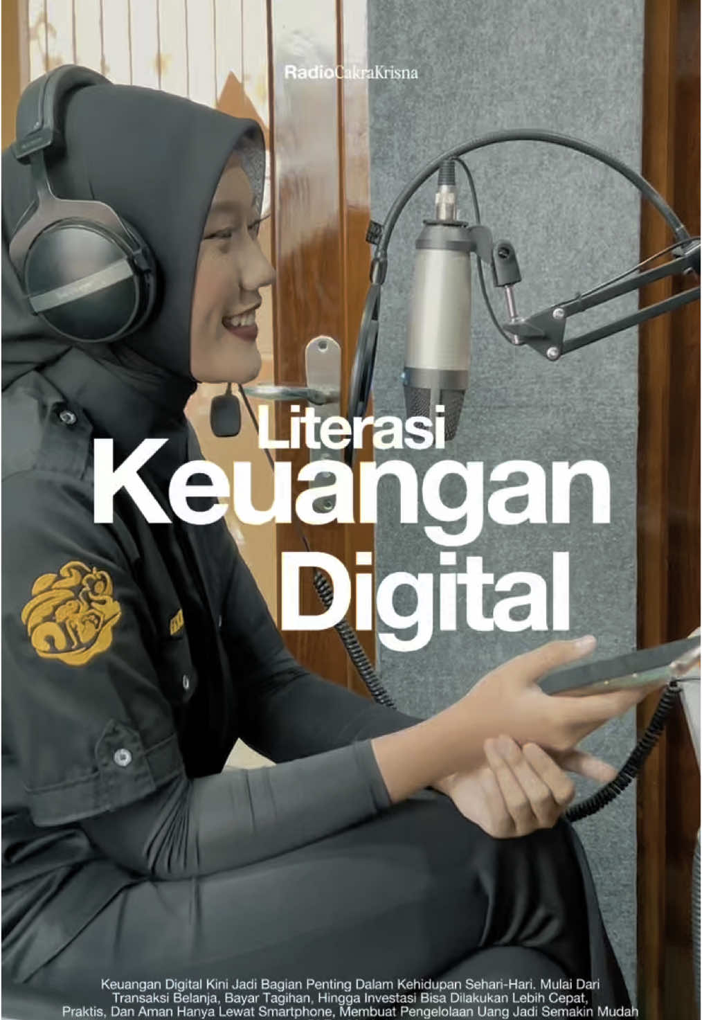 Di zaman serba cepat seperti sekarang, keuangan digital hadir sebagai solusi praktis dalam kehidupan sehari-hari. Mulai dari belanja online, pembayaran tagihan, transfer uang, hingga investasi, semuanya bisa dilakukan hanya lewat satu genggaman smartphone. Selain lebih efisien, keuangan digital juga membantu kita mengatur arus keuangan dengan lebih transparan, aman, dan terpantau. Bersama Ericha Valentina (Mbak Yu Icha), Duta Literasi Keuangan Kabupaten Nganjuk 2025, mari belajar bagaimana memanfaatkan teknologi finansial dengan bijak. Karena dengan literasi keuangan yang baik, kita bisa mengelola uang bukan hanya untuk kebutuhan hari ini, tapi juga masa depan.