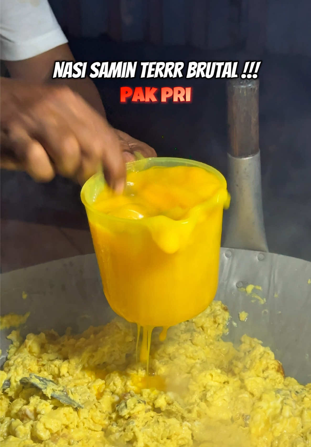 Nasi Samin Brutal Pak Pri, sekali masak langsung ratusan telur 😱? #food #Foodie #creatorsearchinsight #kuliner #unik 