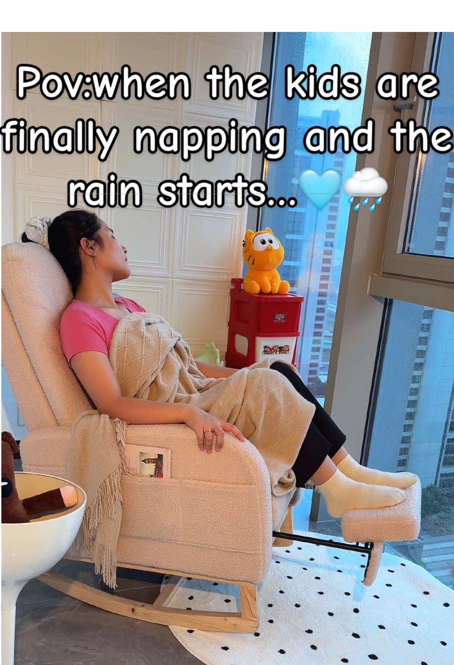 Your perfect rainy day looks like this,right?🌧️🌧️#fyp #viral #rain #homedecor #rockingchair 
