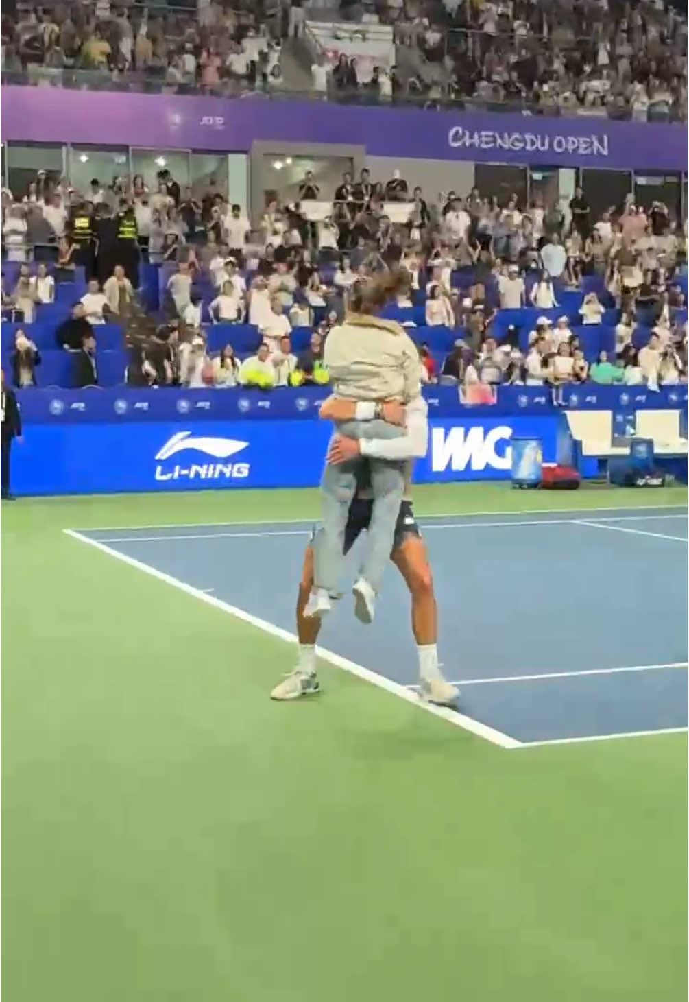 Campeón ATP 250 Chengdu 🇨🇳 Sigo sin palabras, a disfrutar y seguir trabajando 💪🏼 #tennis #atptour #atp #champion #3 #chinatiktok #chengdu 