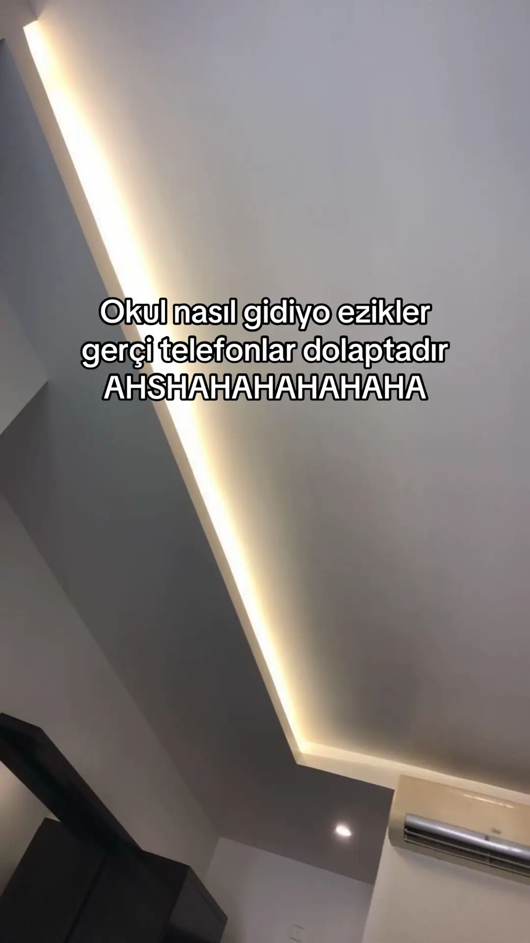 İRONİDİR ARKADAŞLAR😜#okul #okulary #kesfetteyiz #😃😃😃 