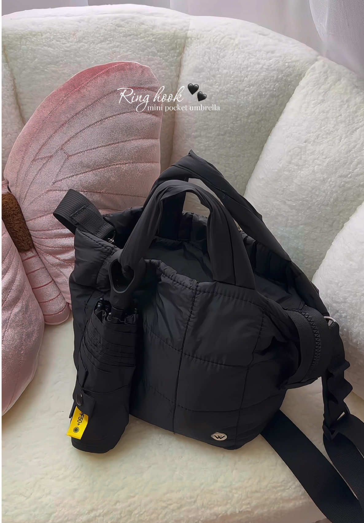 perfect ngayong tag ulan🖤😩 #fyp #umbrella #rainyday #miniumbrella #pocketumbrella 