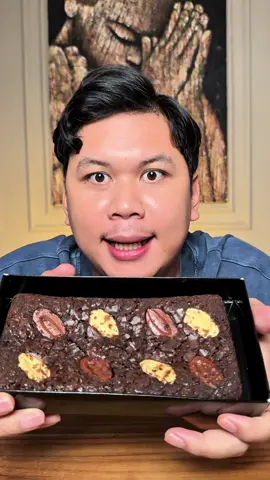 orang-orang pada fomo makan brownies sampe jutaaann!! nihh gua rekomendasiin @Bali Brownies harganyaa masih standar dan rasanyaaa sangaatt amatt mancaappp!! cocokk buatt semua kalangannn, kalian wajib coba ya gaiss!!  #oleholehbali  #fudgybrowniesbali #browniesbali  #oleholehkhasbali  #fudgybrownies