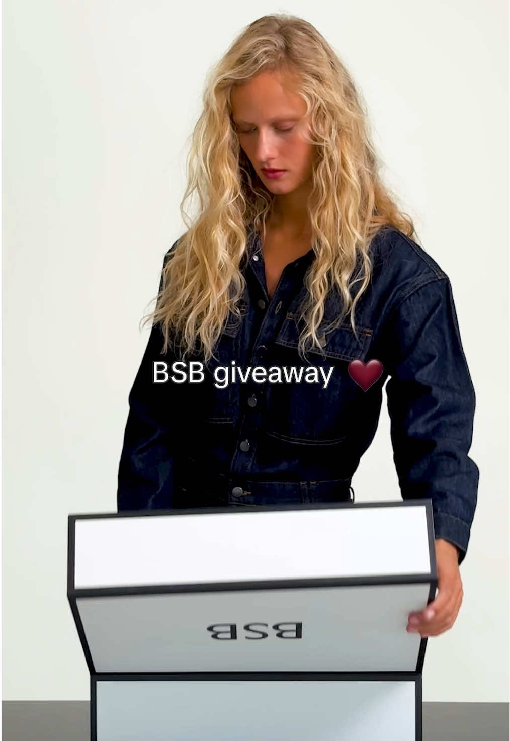 🤎BSB GIVEAWAY🤎 New Season Essentials🍁 10 τυχεροί θα κερδίσουν τα key pieces της σεζόν: T-shirt, jockey καπέλο, μαντήλι με animal print & scrunchies! Για να λάβεις μέρος: ✨ Κάνε follow @bsbfashion ✨ Like στο post ✨ Tag your bestie 📆 Λήξη: 01/10 | Νικητές: 10 Όροι Giveaway: *Οι νικητές θα αναδειχθούν μέσω τυχαίας επιλογής, με τη χρήση αξιόπιστης και πιστοποιημένης εφαρμογής κλήρωσης. *Με τη συμμετοχή σας στο giveaway, αποδέχεστε ότι το TikTok δεν φέρει καμία ευθύνη και δεν σχετίζεται με κανέναν τρόπο με την παρούσα προωθητική ενέργεια.  #bsbfashion #bsb #giveaway #fyp #essentials 