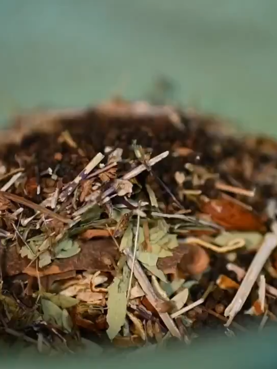 Hotan herbal tea, a traditional Uygur drink made with cloves, goji berries & ginger, is now a national intangible cultural heritage. With strong government support, it is building its brand, scaling up production, and winning more fans.🍵 #Xinjiang #Hotan #HerbalTea #IntangibleCulturalHeritage