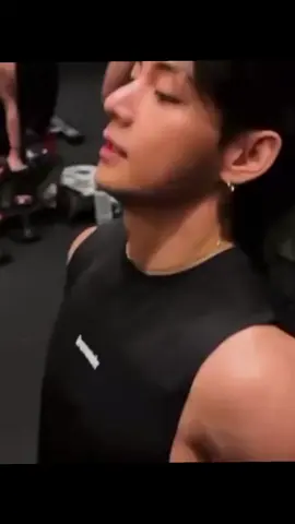 astaghfirullah tadi jungkook sekarang taehyung omo omoo #kimtaehyung #taehyung #vbts #thv #bts 