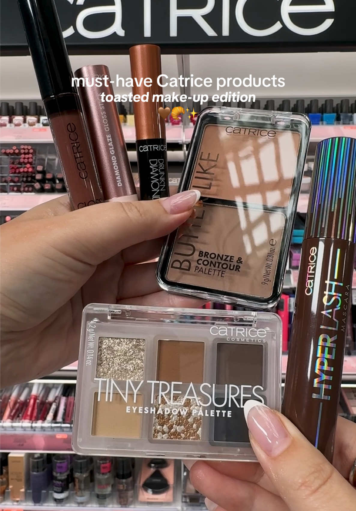 The perfect Catrice picks for your flawless toasted fall make-up look ✨ Products shown: 💄 Diamond Glaze Gloss Stick in - 010 No Glitter, No Glory ☕️ Gloss Obsessed Lip Glaze in - 050 The Glossfather 🍂 Hyper Lash Mascara in - 020 Speedy Brown 🧸 Tiny Tresures Eyeshadow Palette in - 010 Everyday Essentials  🤎 Butter Like Bronze & Contour Palette in - 010 Born To Shape  ✨ Drunk‘n Diamonds Eyeshadow Stick in - 030 Bronzed Jelly Bliss  #catrice #fallmakeup #toastedmakeup #coldweather #autumnvibe 
