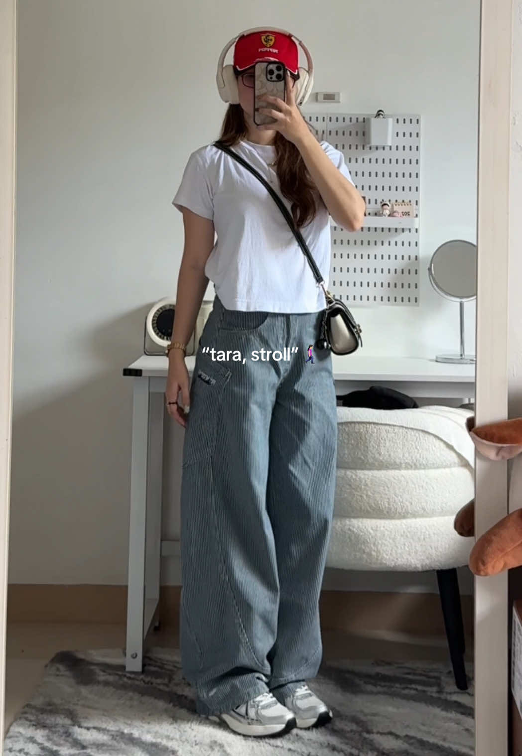 my go-to outfit will always be a white shirt + jeans😌🪐 #unisexplaintshirt #comfyoutfits #simpleoutfit #croppedshirt #babytee @HERMIA OFFICIAL  
