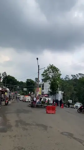 yaloh terjadi lagi  keracunan makan an belum selesai nyah yaloh cing dikuatken kan mereka yaloh 
