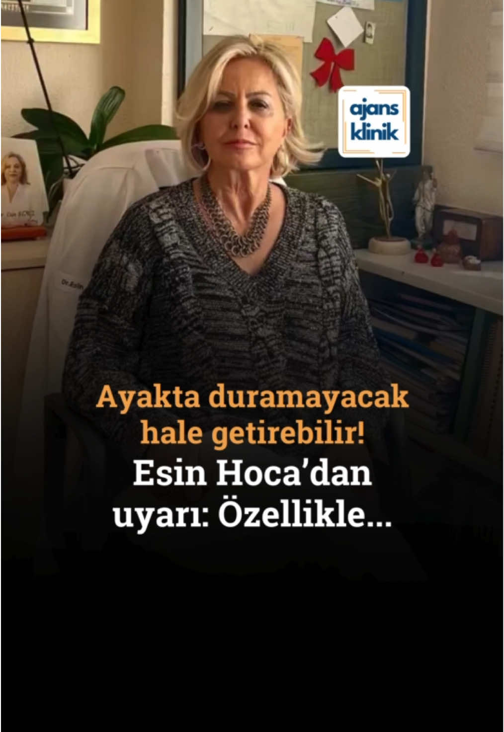 📌Esin Hoca 'Ayakta durma yeteneğini kaybettirebilir' diyerek uyardı Enfeksiyon Hastalıkları Uzmanı Prof. Dr. Esin Davutoğlu Şenol, “Grip basit bir solunum yolu hastalığı değil” diyerek risk gruplarına dikkat çekti. Sosyal medya hesabından videolu paylaşım yapan Esin Hoca, grip aşısının eczanelere geldiğini hatırlatarak, “Grip aşısı yaptırmanızı kuvvetle tavsiye ediyoruz, çok ciddi koruma sağlıyor” dedi. #grip #influenza #gripaşısı #EsinDavutoğluŞenol #Sağlık 