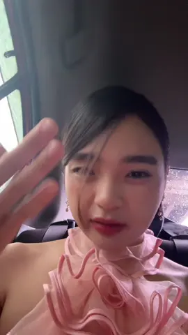 nagbeautiful eyes pa yan siya