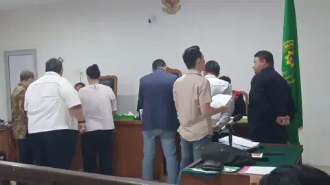 Sidang gugatan melawan hukum terkait harta waris oleh ibu hilda (77) terhadap tiga anak kandungnya di PN Palembang terus berlanjut, sedih liatnya ibu dan anak terkesan tidak kenal tampa tegur sapa.....