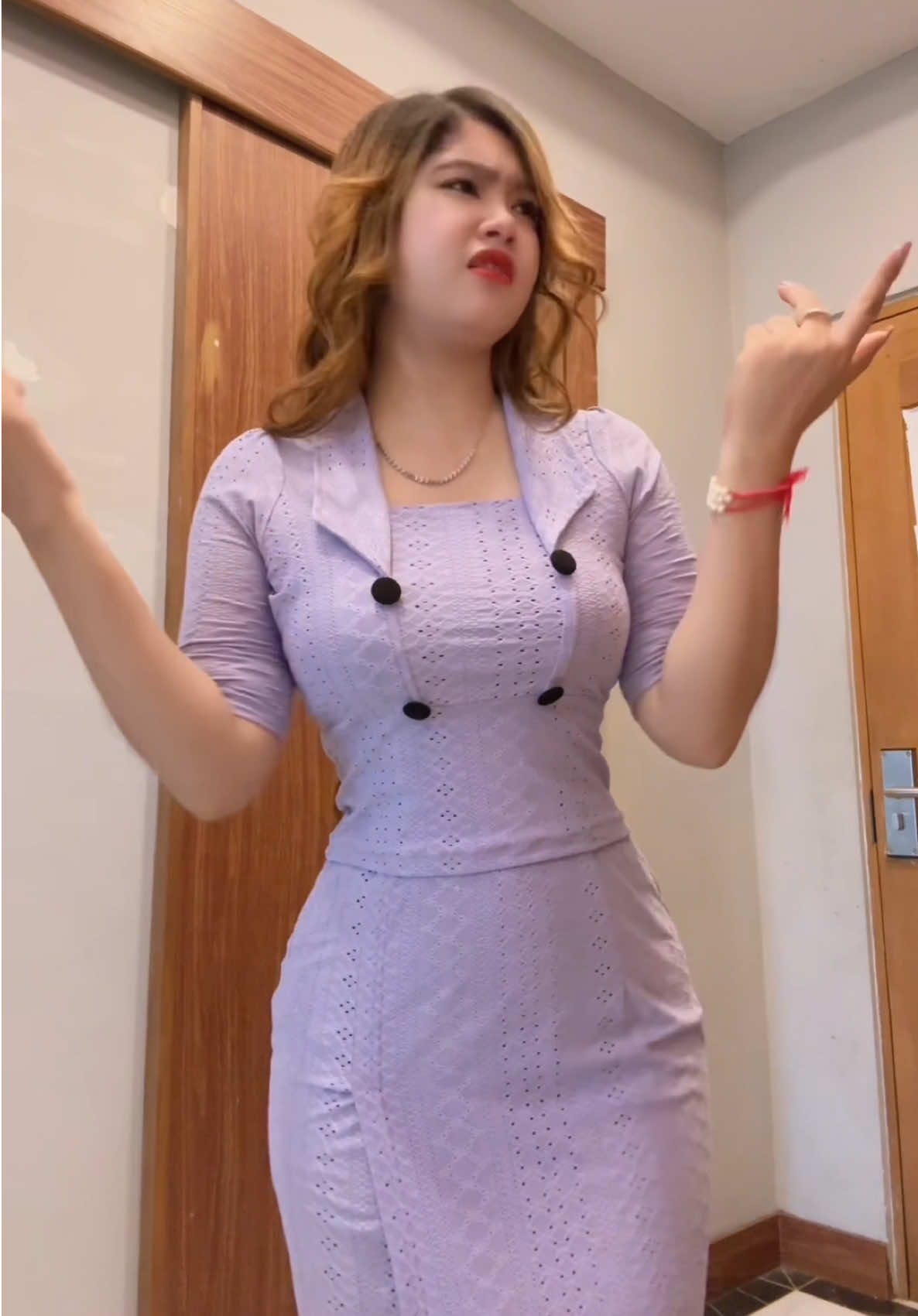 သူငယ်ချင်းလေးပါဘဲ 🤪💜 @Shwe Myanmar Lady Fashion #tiktok #fyp #foryou #tiktokmyanmar🇲🇲 #myanmartiktok🇲🇲🇲🇲 #eaindramoemyint #EaindraMoeMyint #အိန္ဒြာမိုးမြင့် #trend #trendjoin #သူငယ်ချင်းလေးပါတဲ့ 