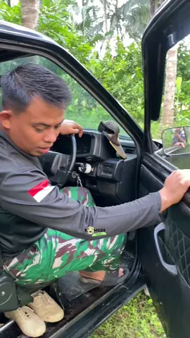 Terjepit😂#fypシ #lucu_ngakak #tniindonesia🇮🇩 @Komedi Hijau 