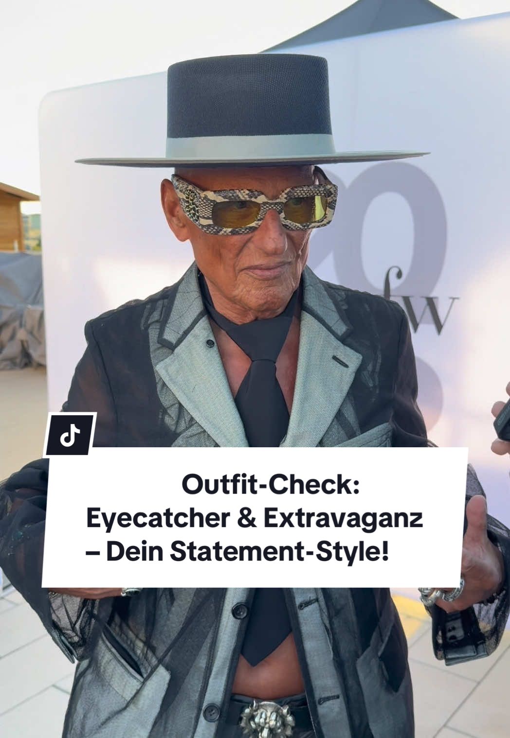 Outfit-Check: Eyecatcher & Extravaganz – Dein Statement-Style! #münchen #fashionweek #mode #outfitcheck #statementstyle 