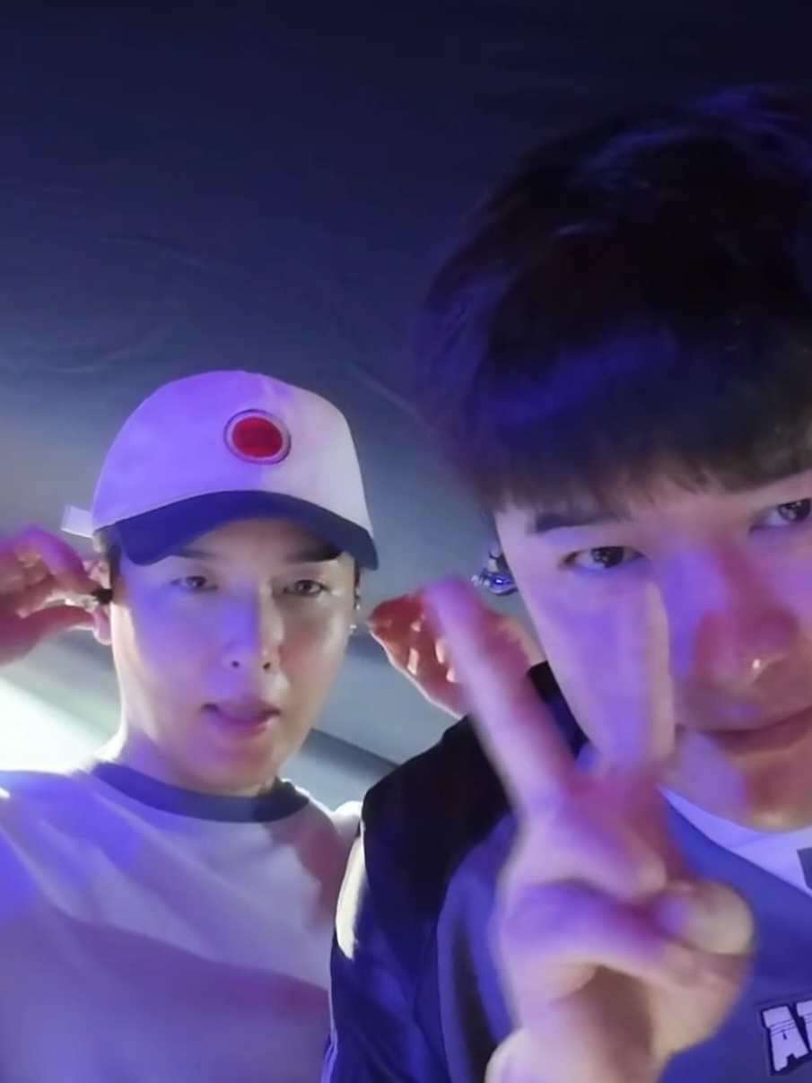 Vlog wookie selama perjalanan SS10 Jakarta, 80% makan 🤭 tapi gapapa aku suka 🥰 20% bareng member 🥰🥰 . . ⚘️--------------------------------------------------------⚘️ . . 📸 or 🎥 ©®→ Trans by : 🌷--------------------------------------------------------🌷 💐 #SUPERJUNIOR #LEETEUK #HEECHUL #YESUNG #SHINDONG #EUNHYUK #DONGHAE #SIWON #RYEOWOOK #KYUHYUN #SJ #SuJu #슈퍼주니어 #이특 #희철 #예성 #신동 #은혁 #동해 #시원 #려욱 #규현 #슈주 #ELF #elfindonesia #everlastingfriends #Haeravin 💐