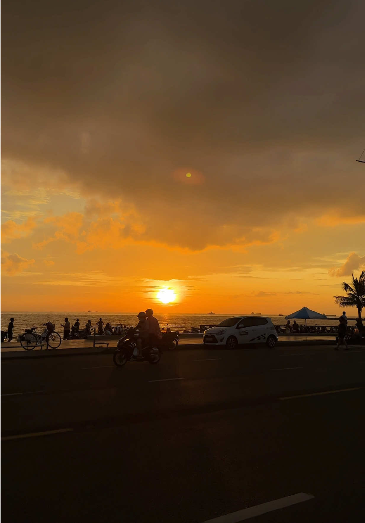 Hoàng hôn hôm nay đẹp nhưng lại thiếu bóng dáng ai đó 🥹🥹🥹 #hoanghon #hoanghonvungtau #duphongcorp #xuhuong #vungtau 