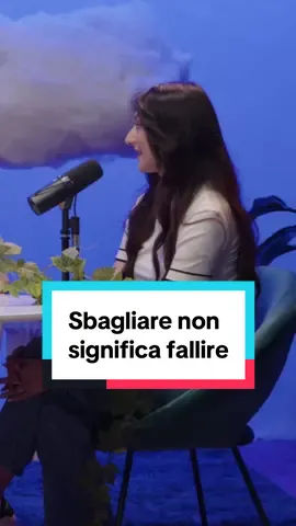 Pensiamo che l’errore sia un fallimento: in realtà, non solo sbagliare è naturale, ma è fondamentale per poter crescere e vivere. Di fallimento, successo e performance (e falsi miti che non dovremmo seguire) abbiamo parlato con @Melaidi, autrice di monologhi e divulgatrice di temi filosofici e sociali, e Milena Frontini, biologa nutrizionista di @serenis.nutrizione , nella quinta puntata di 