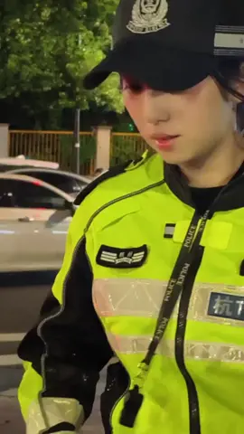 夜幕下的文新很美 华倩警官一个微笑 #华倩🇨🇳 #杭州🇨🇳