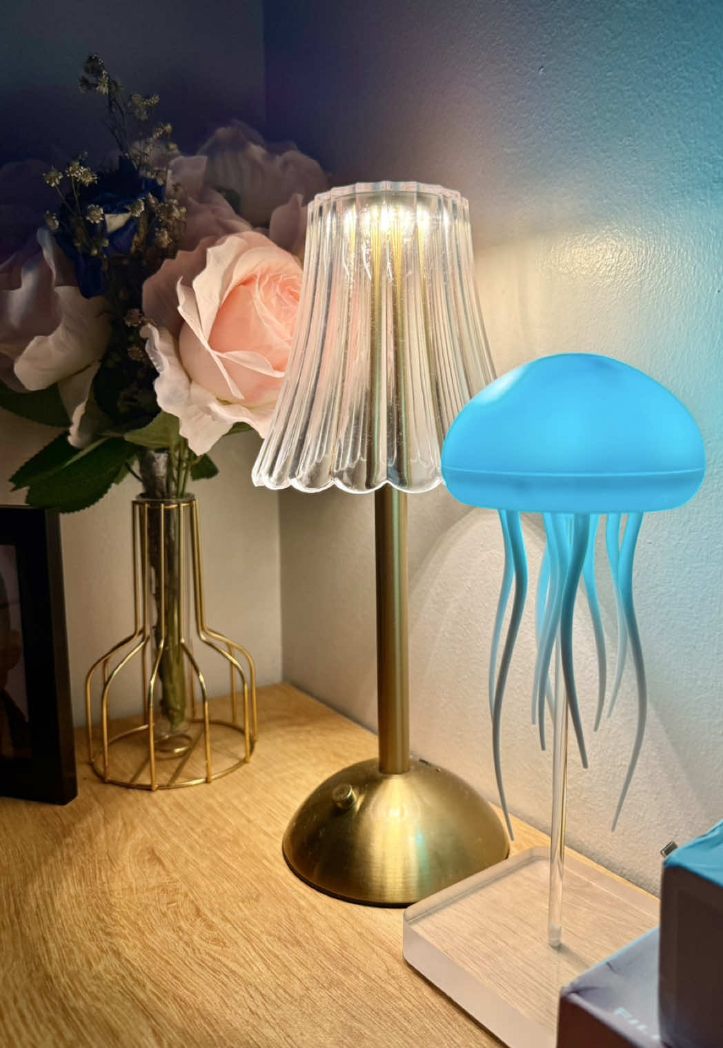 Still so obssessed with my Jellyfish Lamp! 🪼 #jellyfishlamp #lamp #ledlamp #bedroomlamp #decorlamp 