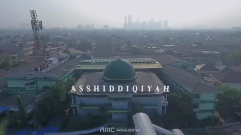 Alhamdulillah, telah terselenggara pembukaan dan sesi pertama Rapat Kerja Gerakan Nasional Ayo Mondok 2025 di Lapangan Asshiddiqiyah Jakarta pada Selasa, 17 September 2025. Dengan semangat kebersamaan, kegiatan ini menjadi momentum untuk memperkuat sinergi dan strategi dalam menggaungkan gerakan Ayo Mondok demi kemajuan pesantren dan generasi muda Indonesia. Kegiatan ini dihadiri Wakil Presiden RI ke-13 KH. Ma'ruf Amin, Menteri Koordinator Pangan Zulkifli Hasan, pengurus PBNU, perwakilan Kementerian Agama, serta para pengurus organisasi pengasuh pesantren.  #ayomondok #gerakannasionalayomondok 