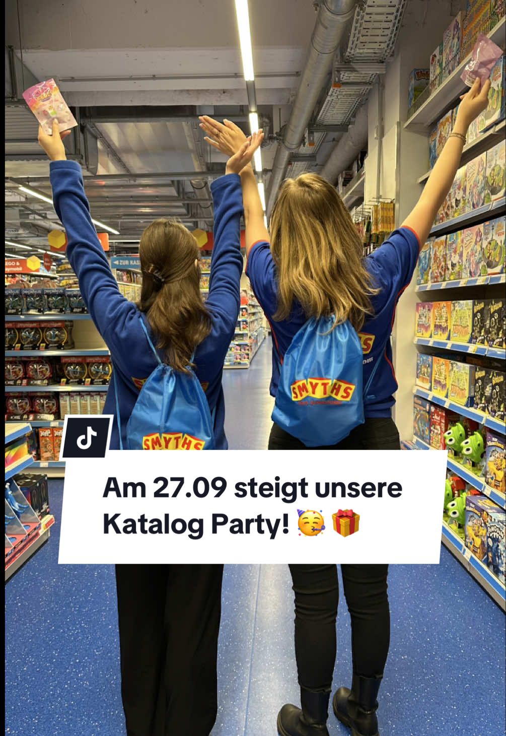 ✨ Am 27.09. steigt unsere große Katalog-Party! ✨ Holt euch den brandneuen Spielzeug-Katalog und entdeckt die besten Highlights direkt vor Ort. Euch erwarten: 🧩 eine LEGO Spielstation 🎨 Kinderschminken 🎁 viele weitere Überraschungen Vorbeikommen, feiern & stöbern lohnt sich! Alle Details wie immer auf unserer Website unter Events & Aktionen. #SmythsToys #SpielzeugKatalog #KatalogParty #Überraschung  #ToyTok