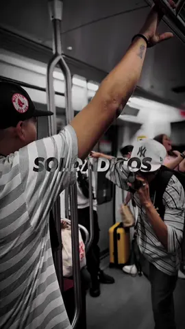 METROS DE #barcelona arte urbano 🙌🏽💽  - Con mi parcero @Andarezoficial  Siempre con la mejor energía 🕯️ gracias por cada momento y moneda 🔥💽 #rapcolombiano #LIVEIncentiveProgram #metro #arte 