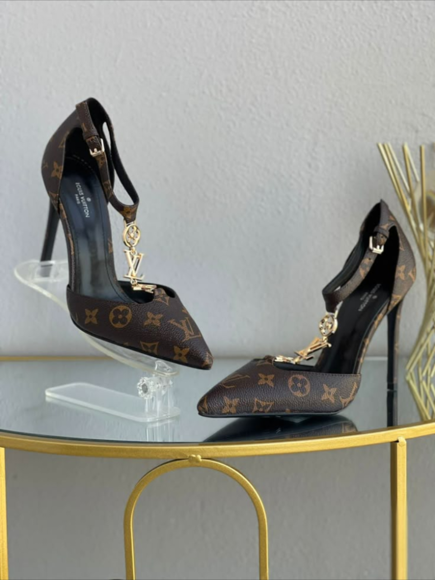 😙 #louisvuitton #lv #lvheels #luxurylife #xybca 